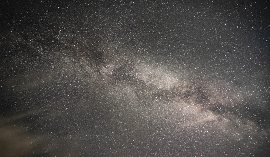 Beter slapen tijdens de volle maan? Probeer 't eens met white noise!
