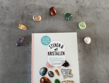 Review: Stenen & Kristallen boek