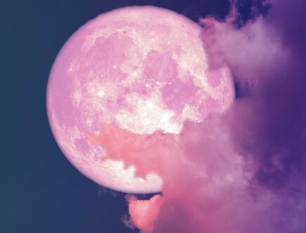 Wat is een roze maan?